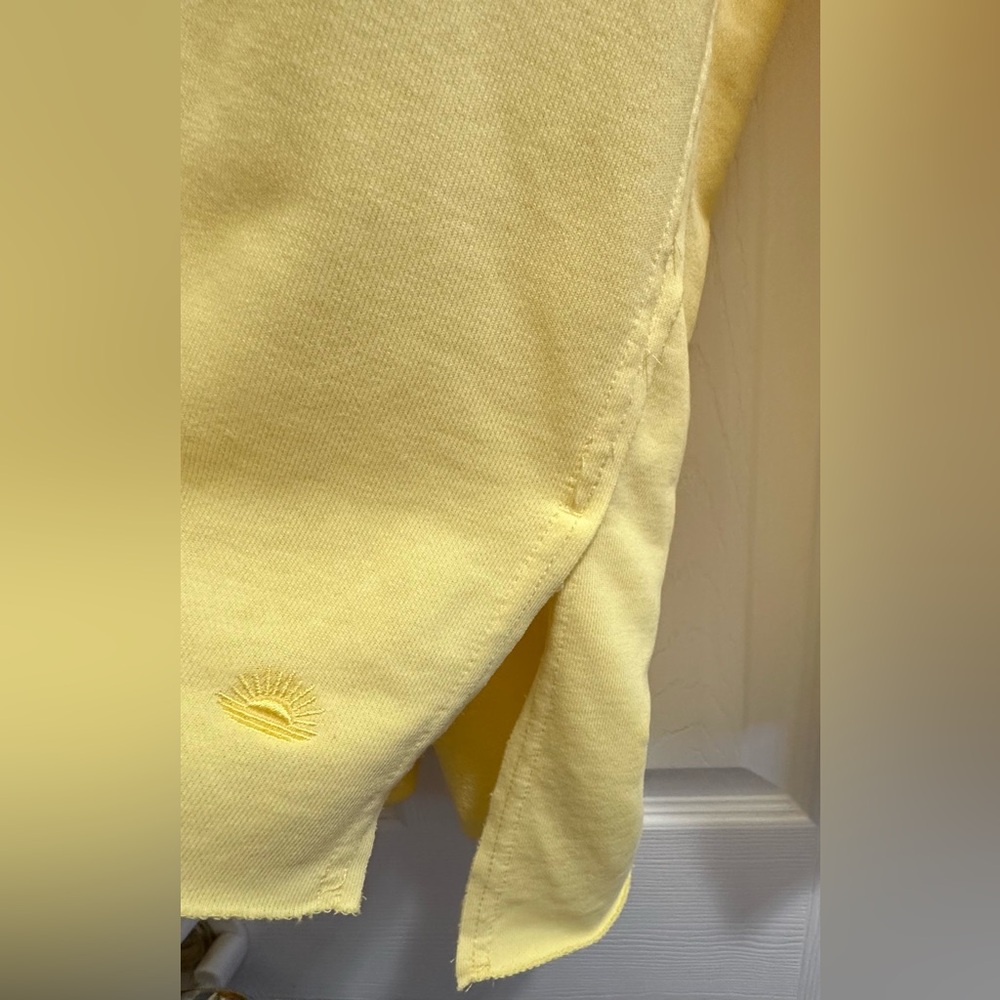NWOT JADELYNN BROOK YELLOW V NECK - Picture 5 of 6